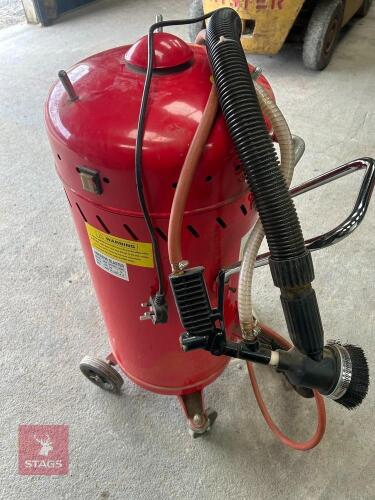 28 GALLON SHOT BLASTER WITH VACUUM