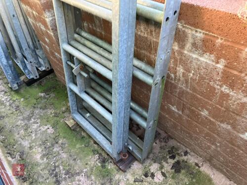 2 PEDESTRIAN GATES & 2 PANELS