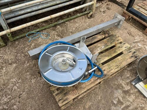 SS PIPE REELER & MOUNTING POST (2)