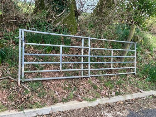 3.05M POLDENVALE GALV SLIDING HURDLE (3)