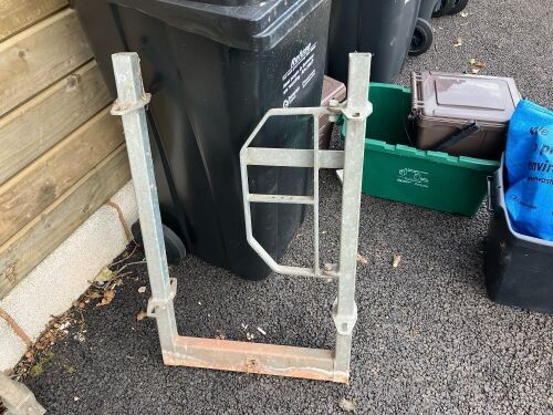 GALVANISED NON-RETURNING GATE (10)