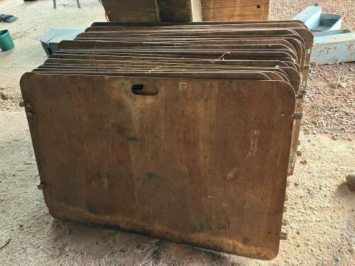 25 X4' SHEARWELL LAMBING PEN BOARDS (17)