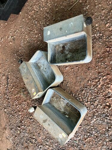 3 FISHER GALVANISED DRINKERS (19)