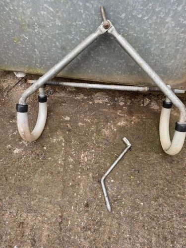 COW HIP LIFTER