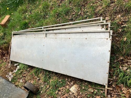 4 X 8' SHEETED RACE GATES (39)