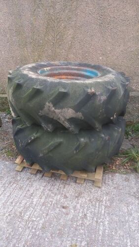 PAIR OF WEST DUAL SPREADER WHEELS