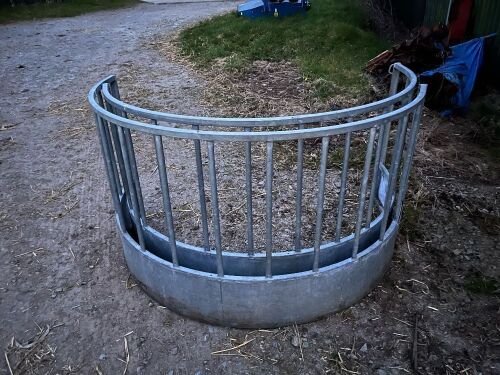 SHEEP FEEDER
