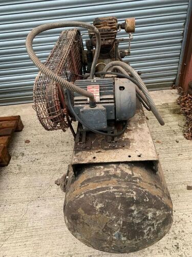 AIR COMPRESSOR