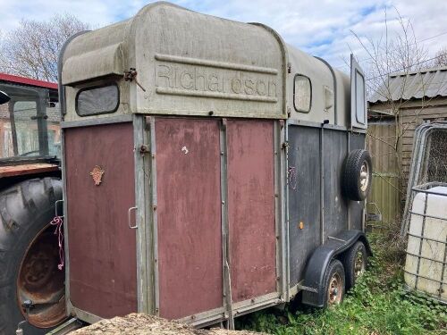 RICHARDSON TWIN AXLE HORSE TRAILER