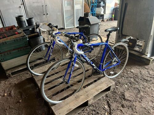 2 APOLLO FUSION ROAD BICYCLES