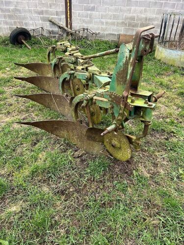 JOHN DEERE 4 FURROW CONVENTIONAL PLOUGH