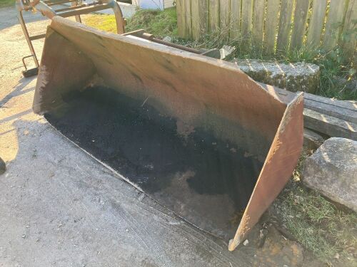2.3M GRAIN/SAND BUCKET