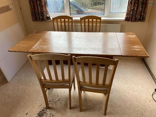 EXTENDING TABLE & 4 CHAIRS