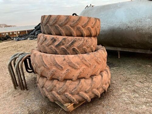 FULL SET OF FIRESTONE TRACTOR TYRES