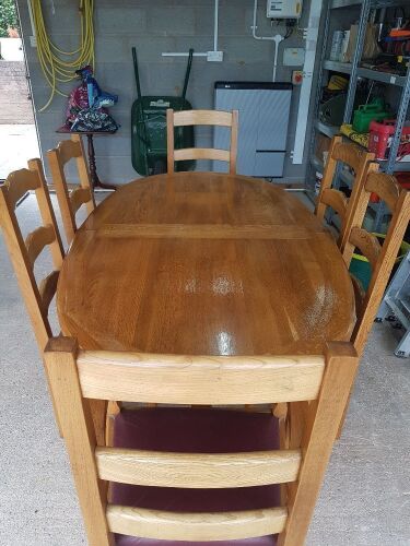 OAK DINING TABLE AND 6 CHAIRS
