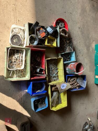 LARGE QTY OF VARIOUS FIXINGS