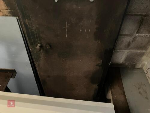 METAL WORKSHOP STORAGE CABINET