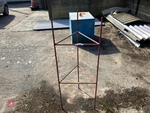 TRIANGULAR STEEL STAND