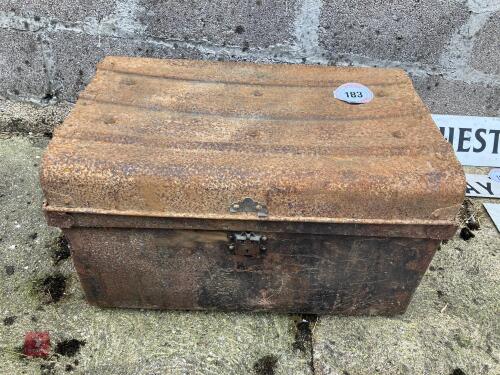 METAL TRUNK
