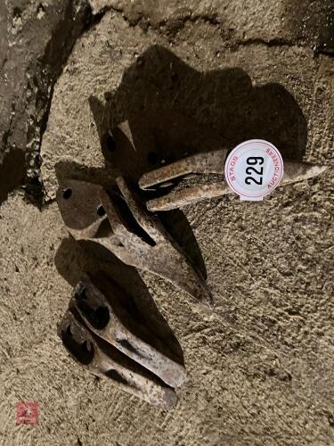 4 X DIGGER BUCKET TEETH
