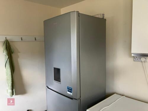 BECKO FRIDGE FREEZER