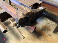 VERY LARGE BENCH VICE - 4