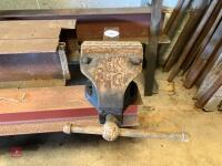 VERY LARGE BENCH VICE - 8