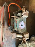 BLACK AND DECKER 6'' BENCH GRINDER