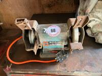 BLACK AND DECKER 6'' BENCH GRINDER - 6