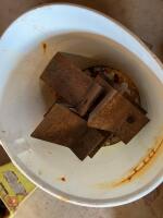 BUCKET OF APPROX 14 SPADE LUGS