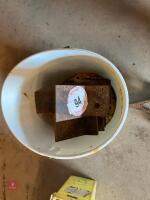 BUCKET OF APPROX 14 SPADE LUGS - 2