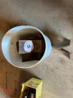 BUCKET OF APPROX 14 SPADE LUGS - 6