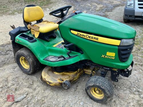 JOHN DEERE X300R RIDE-ON MOWER (S/R)