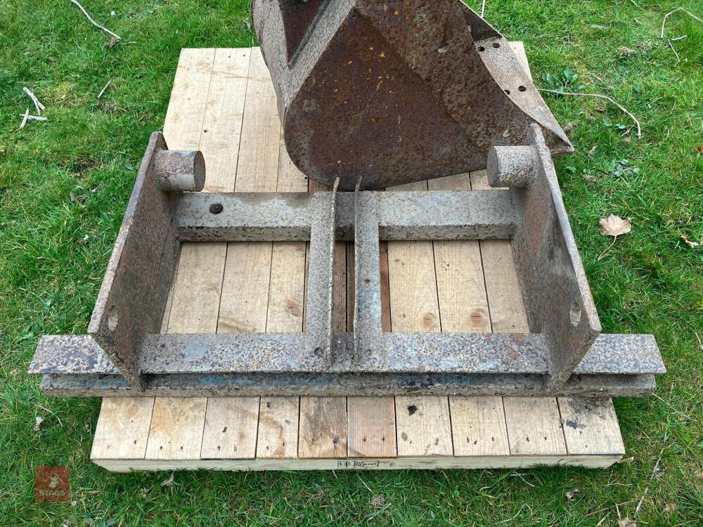MANITOU HEADSTOCK MOUNTING PLATE
