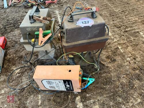 4 ELECTRIC FENCERS