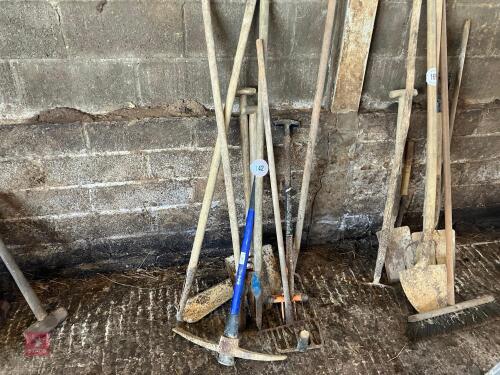 SELECTION OF HAND TOOLS