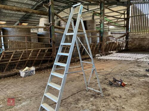 ALUMINIUM STEP LADDER