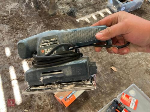 B & D SANDER