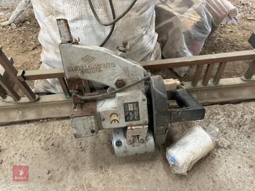 NEWLONG 240V BAG STITCHER & COTTON