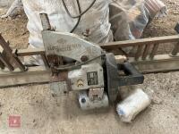 NEWLONG 240V BAG STITCHER & COTTON