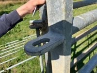 2 X 3M GALVANISED CATTLE HURDLES - 7