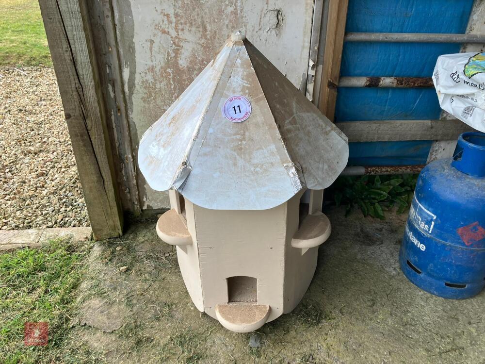 ORNATE DOVE COTE