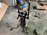 CASTLE SINGLE TREADLE SPINNING WHEEL - 4