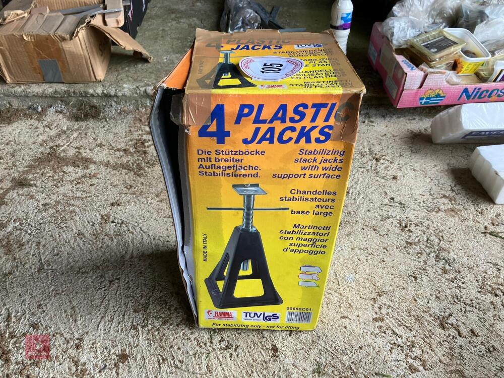 4 PLASTIC JACKS