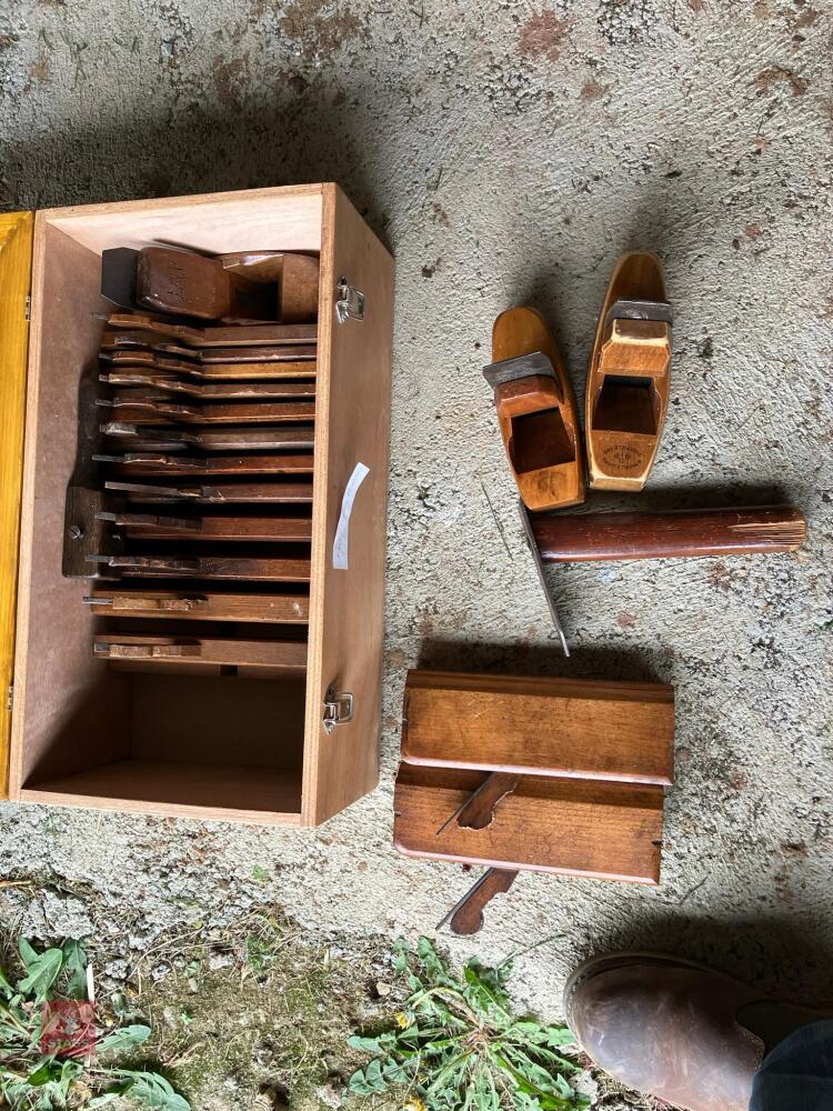 BOX OF 19 VARIOUS WOOD PLANES