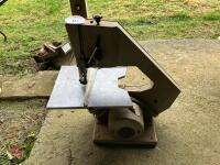BURGEESS BBS20 TABLE SAND SAW - 6