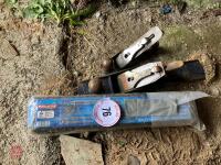 2 WOOD PLANES & BOX OF DRILL BITS - 3