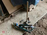 QTY OF HAND & GARDEN TOOLS - 2