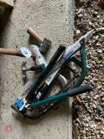 QTY OF HAND & GARDEN TOOLS - 3