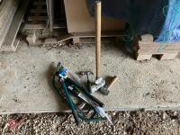QTY OF HAND & GARDEN TOOLS - 9